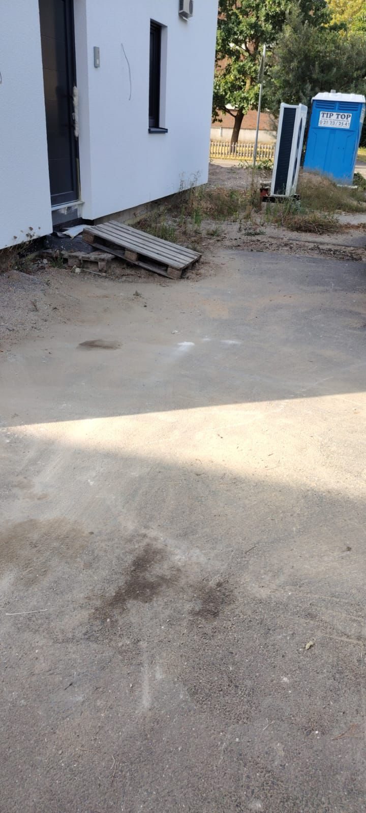 Garten in Kaarst nach der Entrümpelung, besenrein übergeben (Bild 1)
