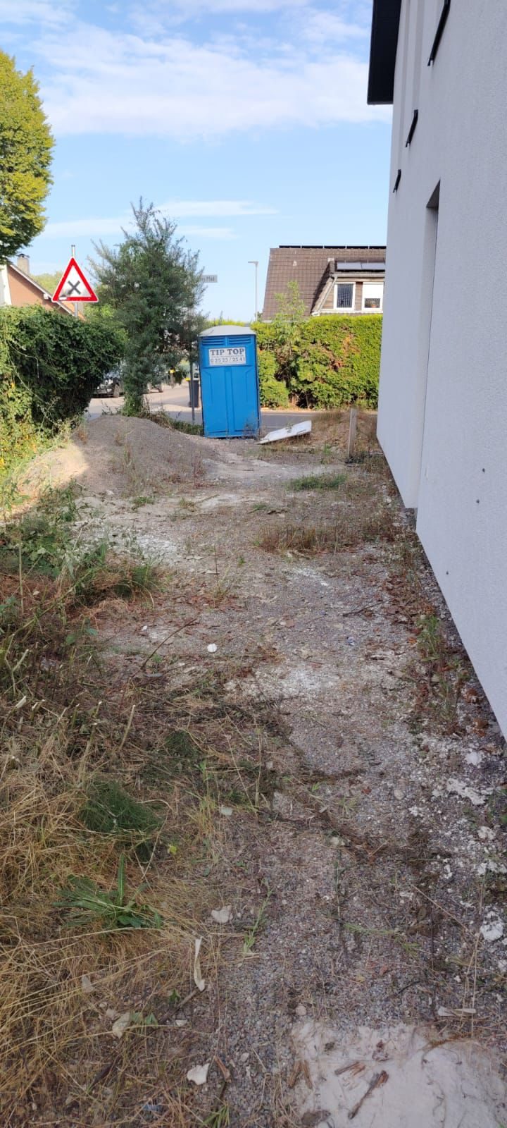 Garten in Kaarst nach der Entrümpelung, besenrein übergeben (Bild 2)