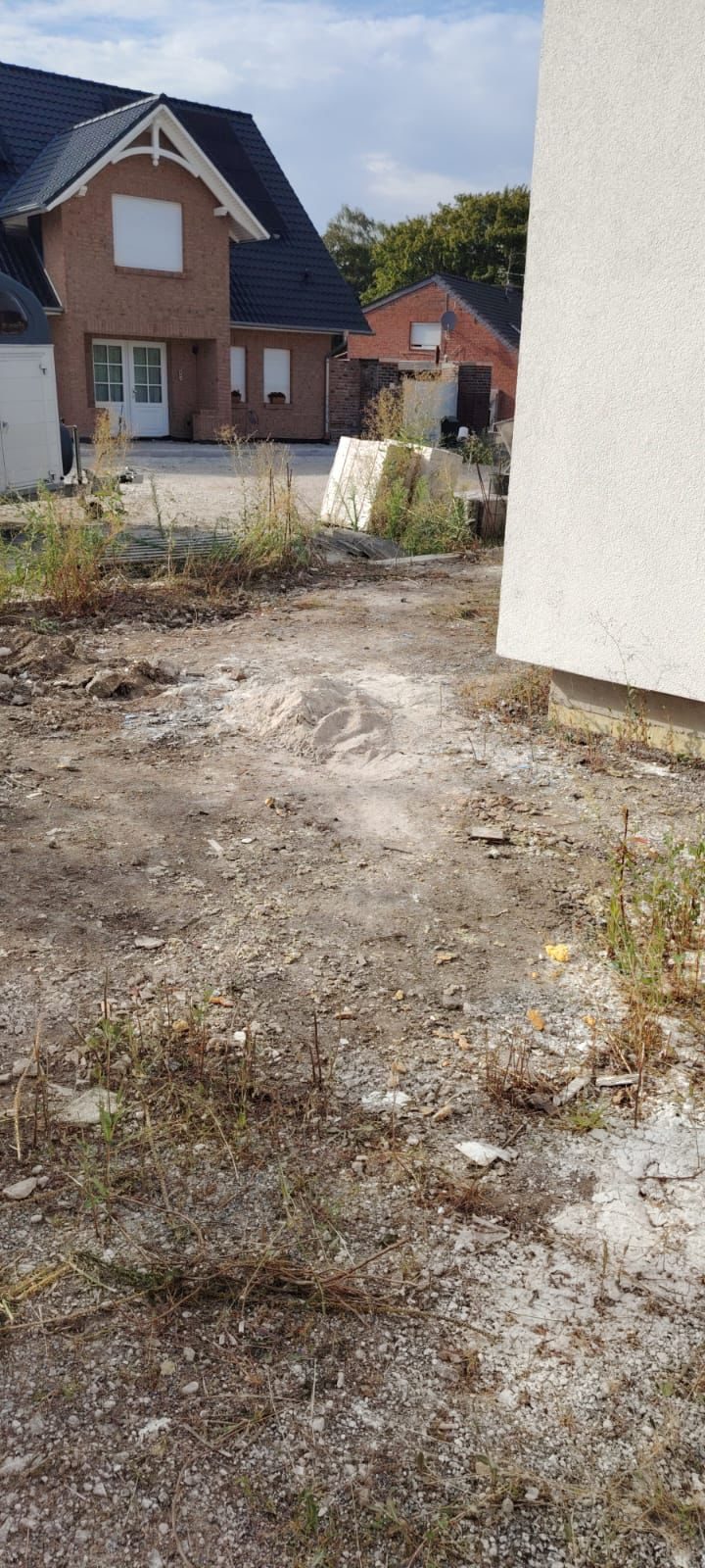 Garten in Kaarst nach der Entrümpelung, besenrein übergeben (Bild 3)