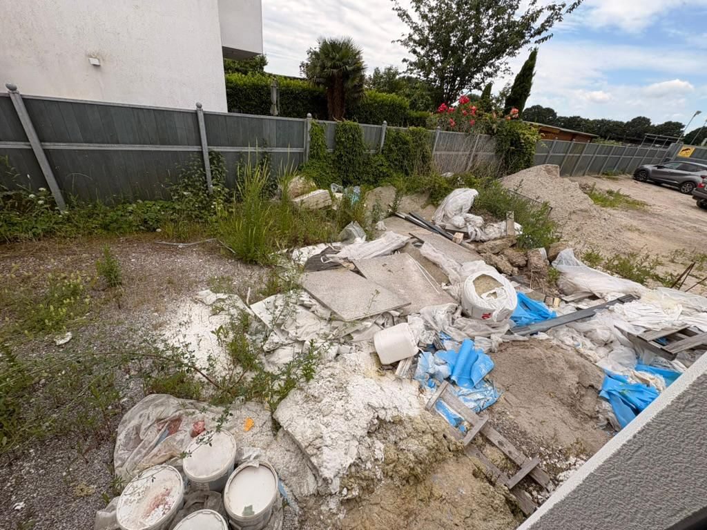 Garten in Kaarst vor der Entrümpelung (Bild 2)