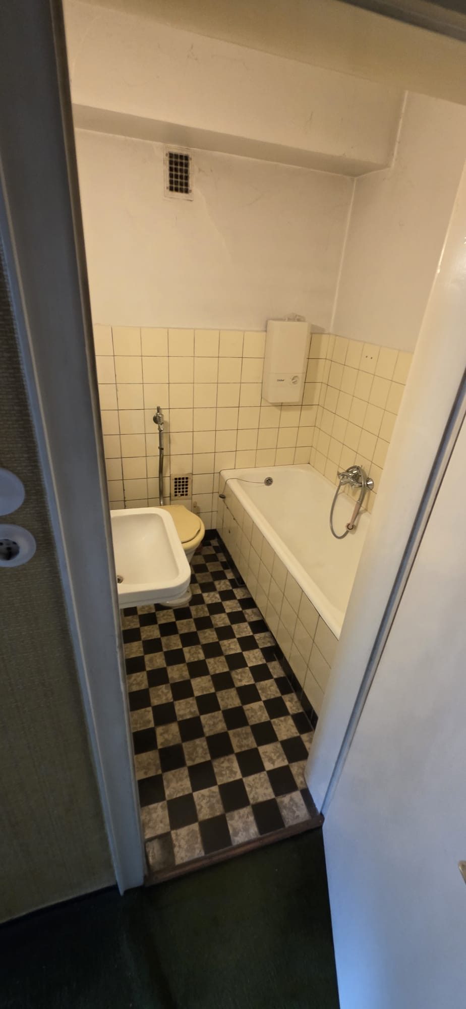 Wohnung in Düsseldorf-Pempelfort nach der Entrümpelung, besenrein übergeben (Bild 3)