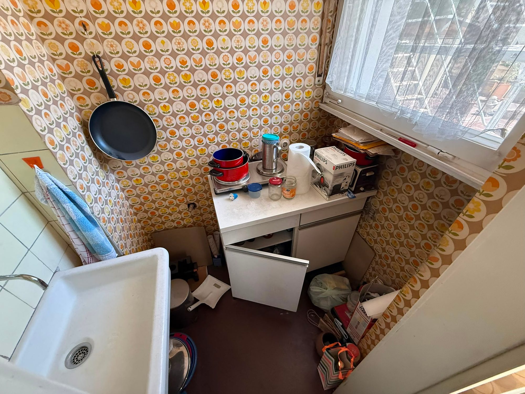Wohnung in Düsseldorf-Pempelfort vor der Entrümpelung (Bild 1)