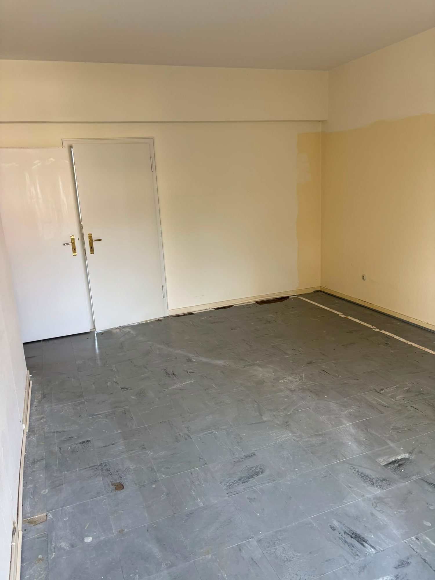 Wohnung in Düsseldorf-Wersten nach der Entrümpelung, besenrein übergeben (Bild 4)