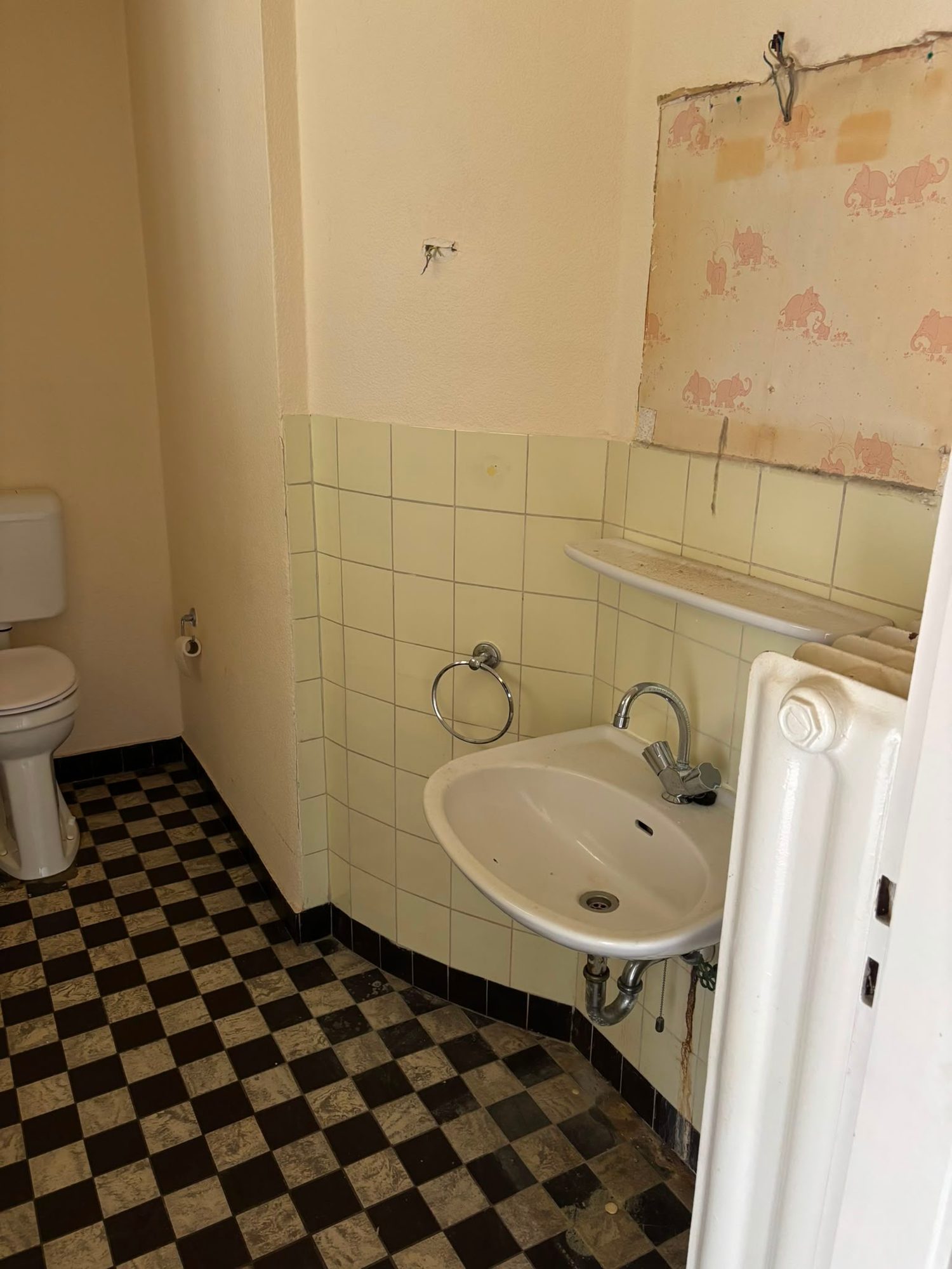 Wohnung in Düsseldorf-Wersten nach der Entrümpelung, besenrein übergeben (Bild 5)