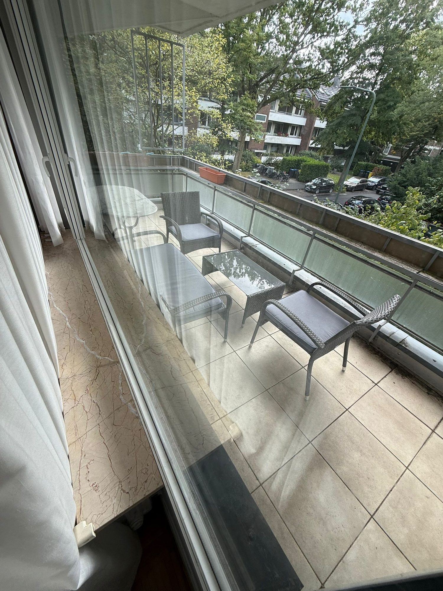 In Düsseldorf-Niederkassel vor der Entrümpelung (Bild 2)