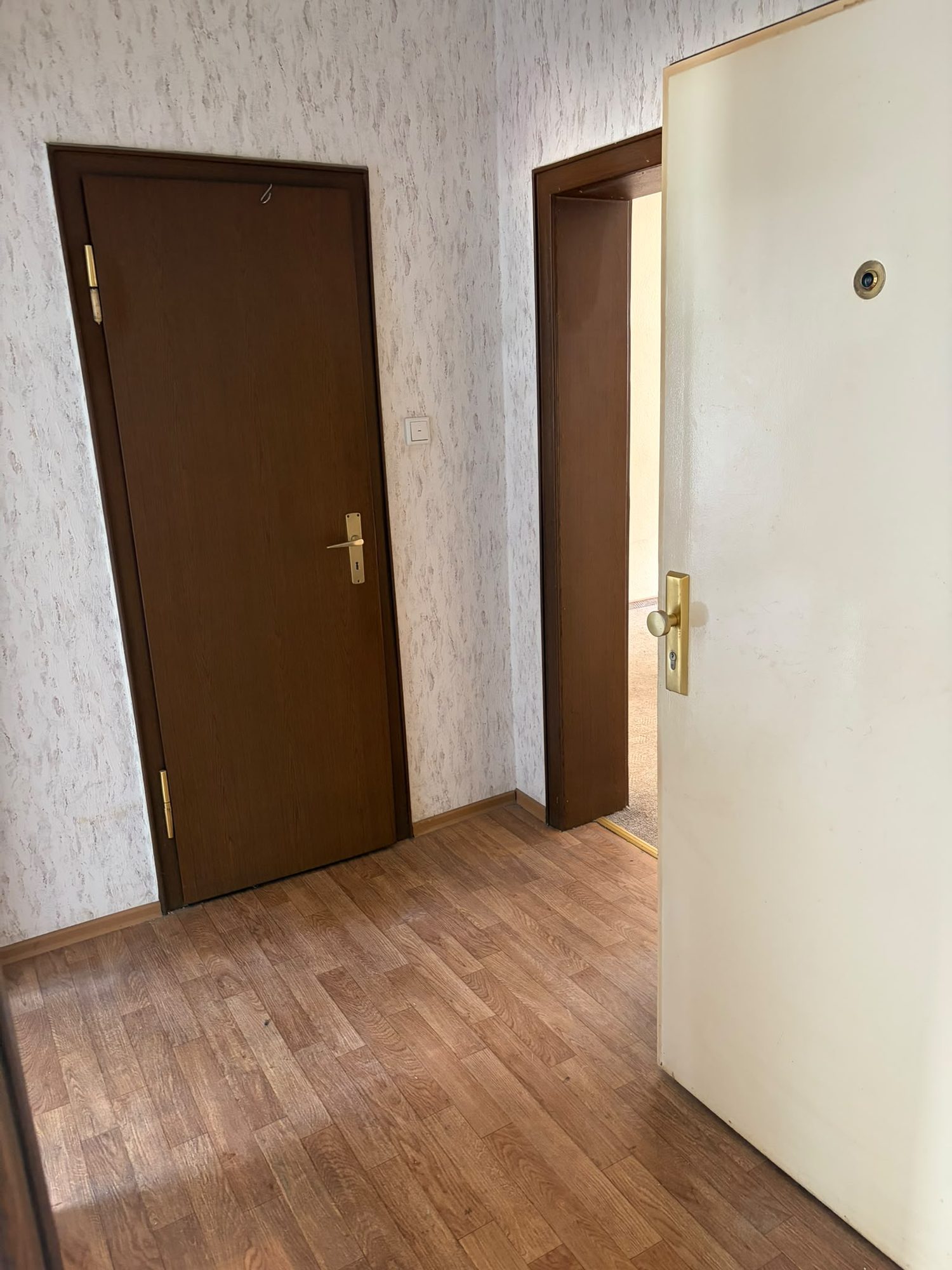 Wohnung in Düsseldorf-Flehe nach der Entrümpelung, besenrein übergeben (Bild 1)
