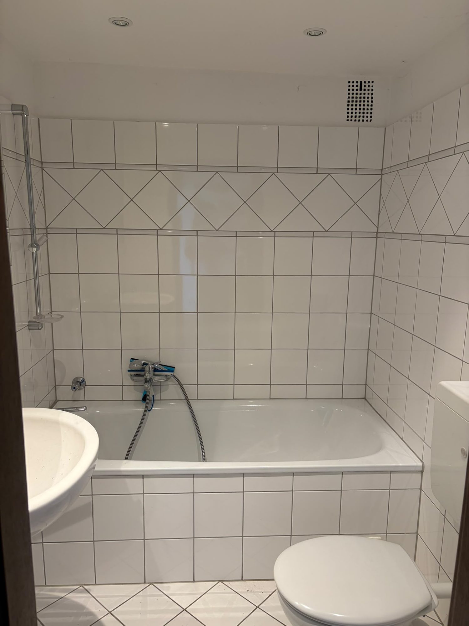 Wohnung in Düsseldorf-Flehe nach der Entrümpelung, besenrein übergeben (Bild 2)