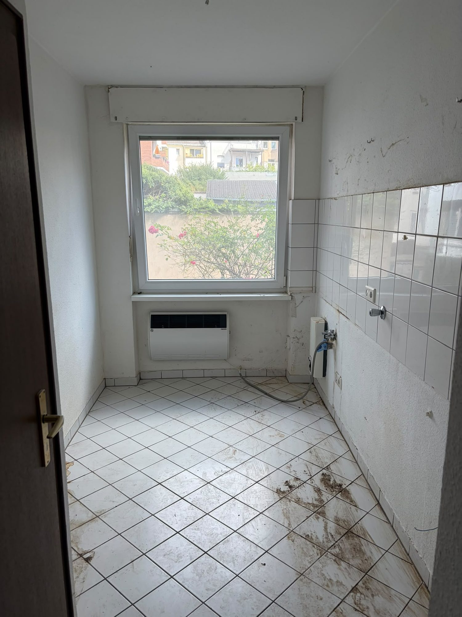 Wohnung in Düsseldorf-Flehe nach der Entrümpelung, besenrein übergeben (Bild 3)