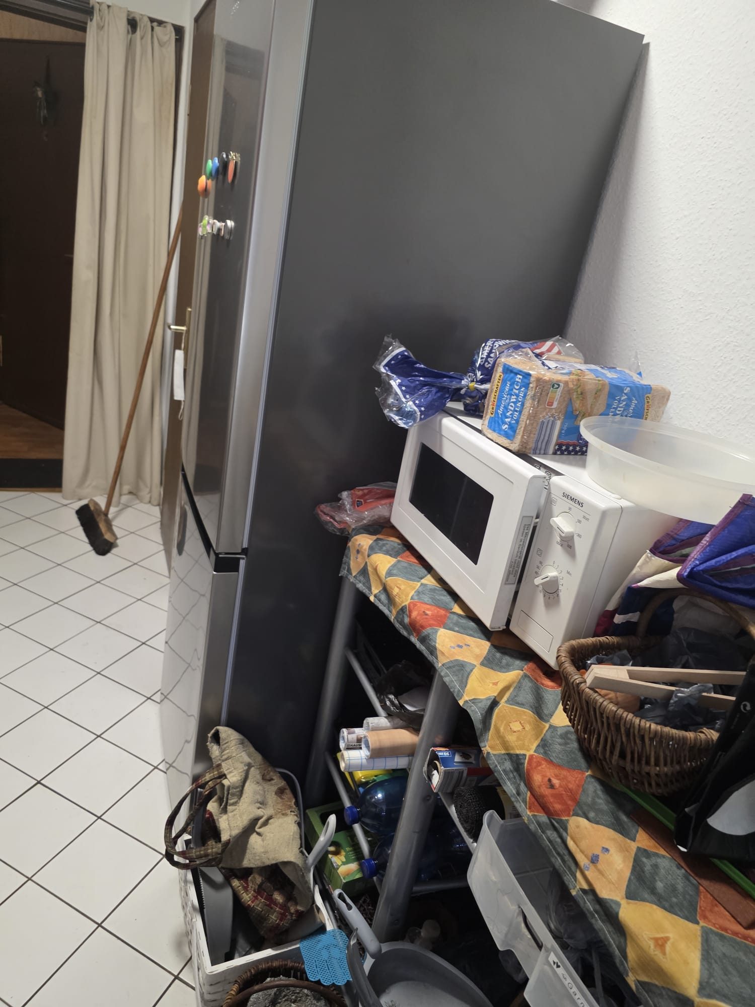Wohnung in Düsseldorf-Flehe vor der Entrümpelung (Bild 1)