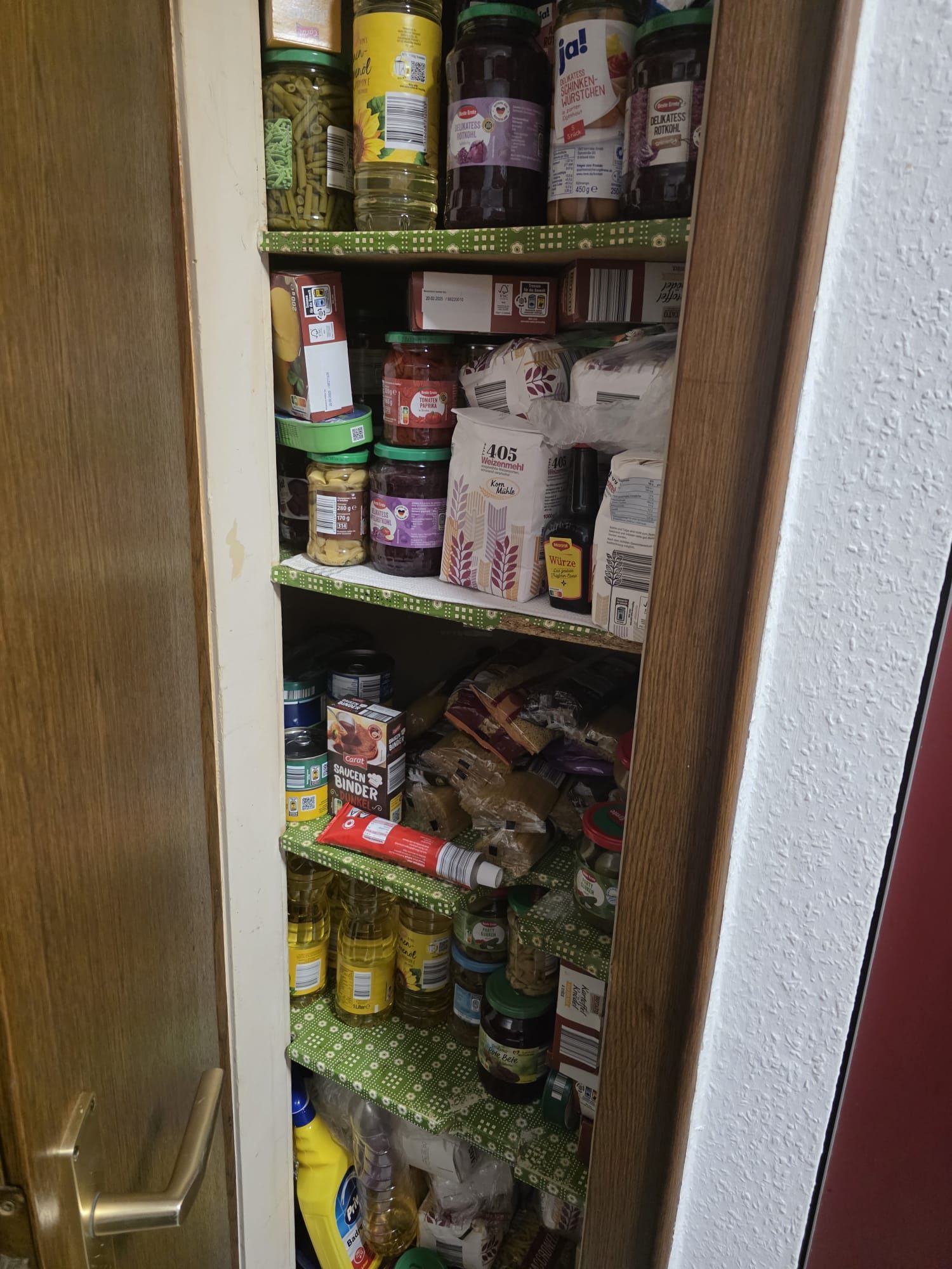 Wohnung in Düsseldorf-Flehe vor der Entrümpelung (Bild 2)