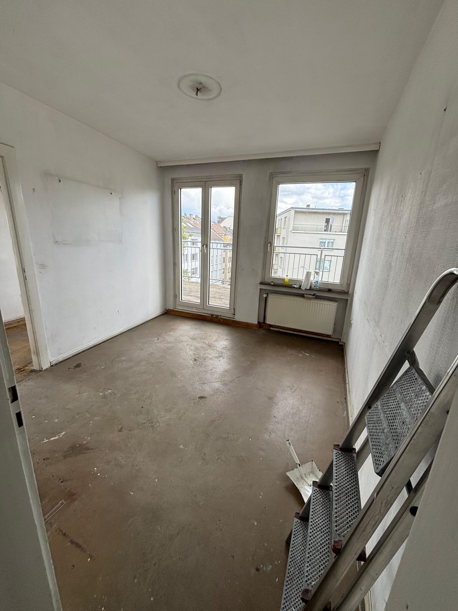 Wohnung in Düsseldorf-Pempelfort nach der Entrümpelung, besenrein übergeben (Bild 2)