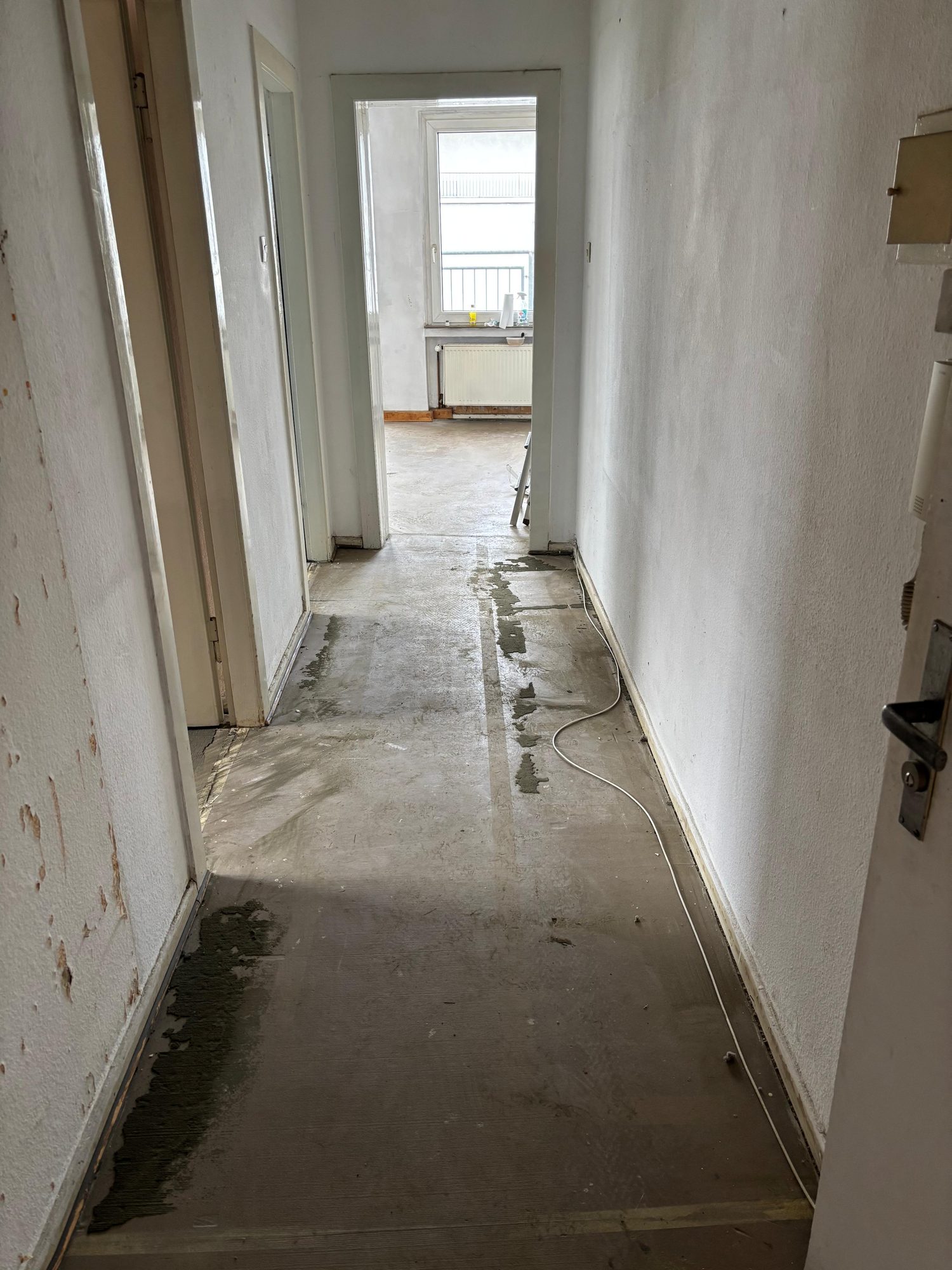 Wohnung in Düsseldorf-Pempelfort nach der Entrümpelung, besenrein übergeben (Bild 3)