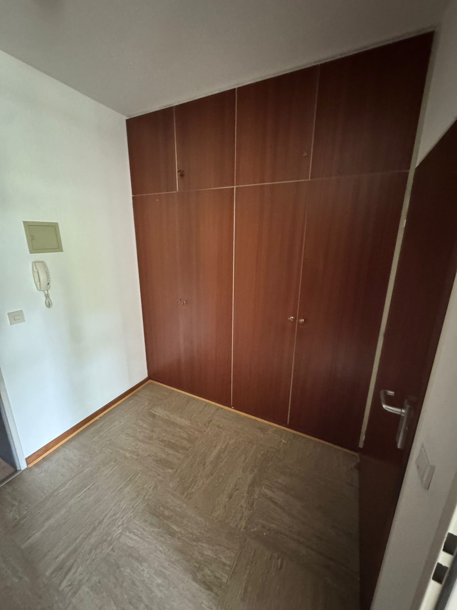 Wohnung in Köln-Kalk nach der Entrümpelung, besenrein übergeben (Bild 1)
