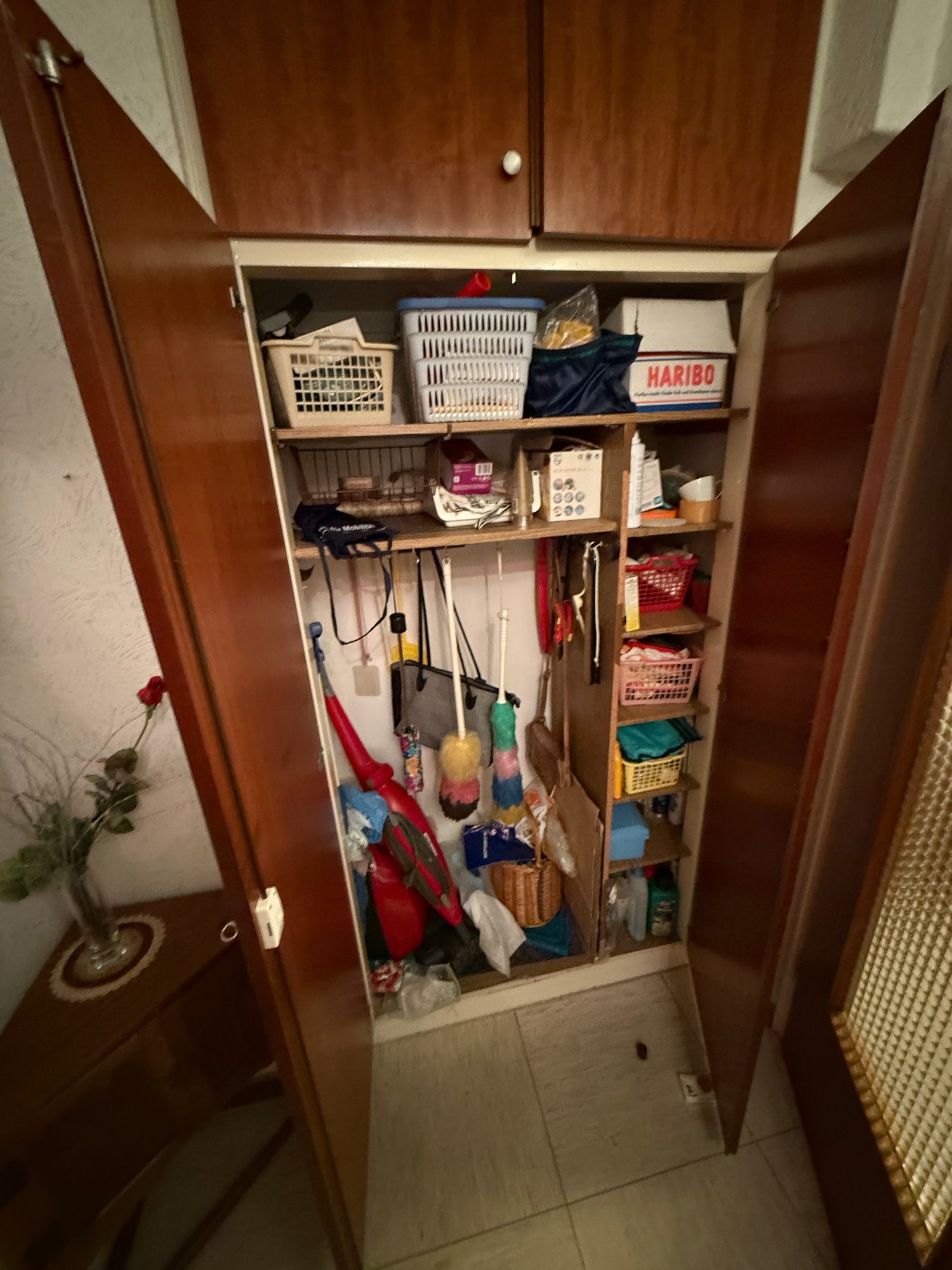 Wohnung in Köln-Kalk vor der Entrümpelung (Bild 1)