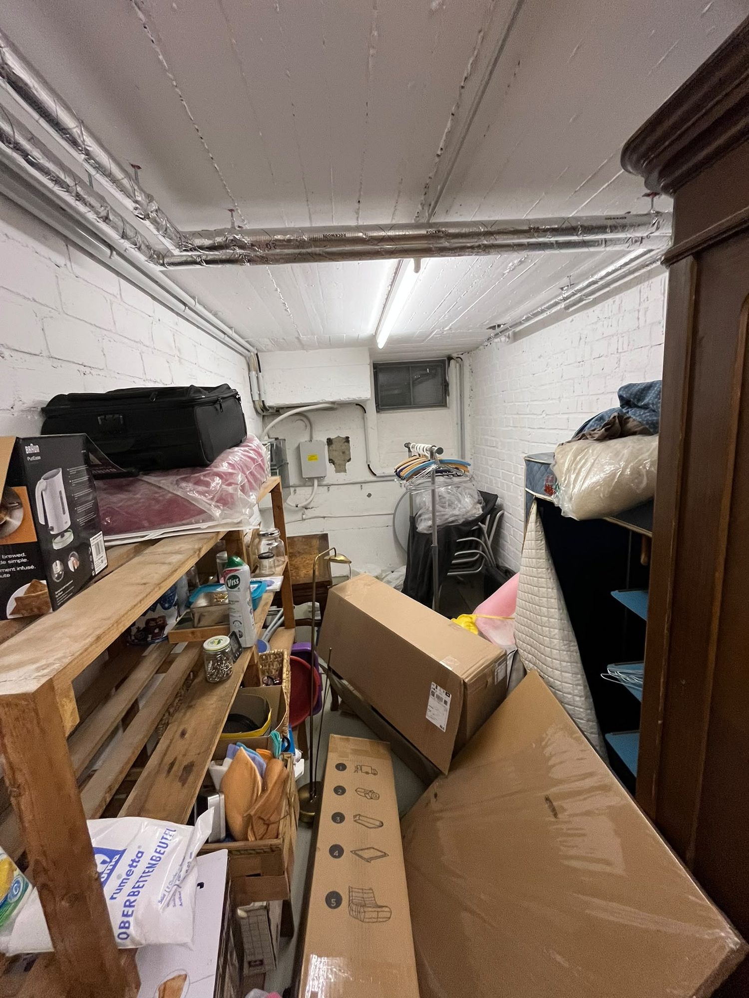 Wohnung in Köln vor der Entrümpelung (Bild 1)