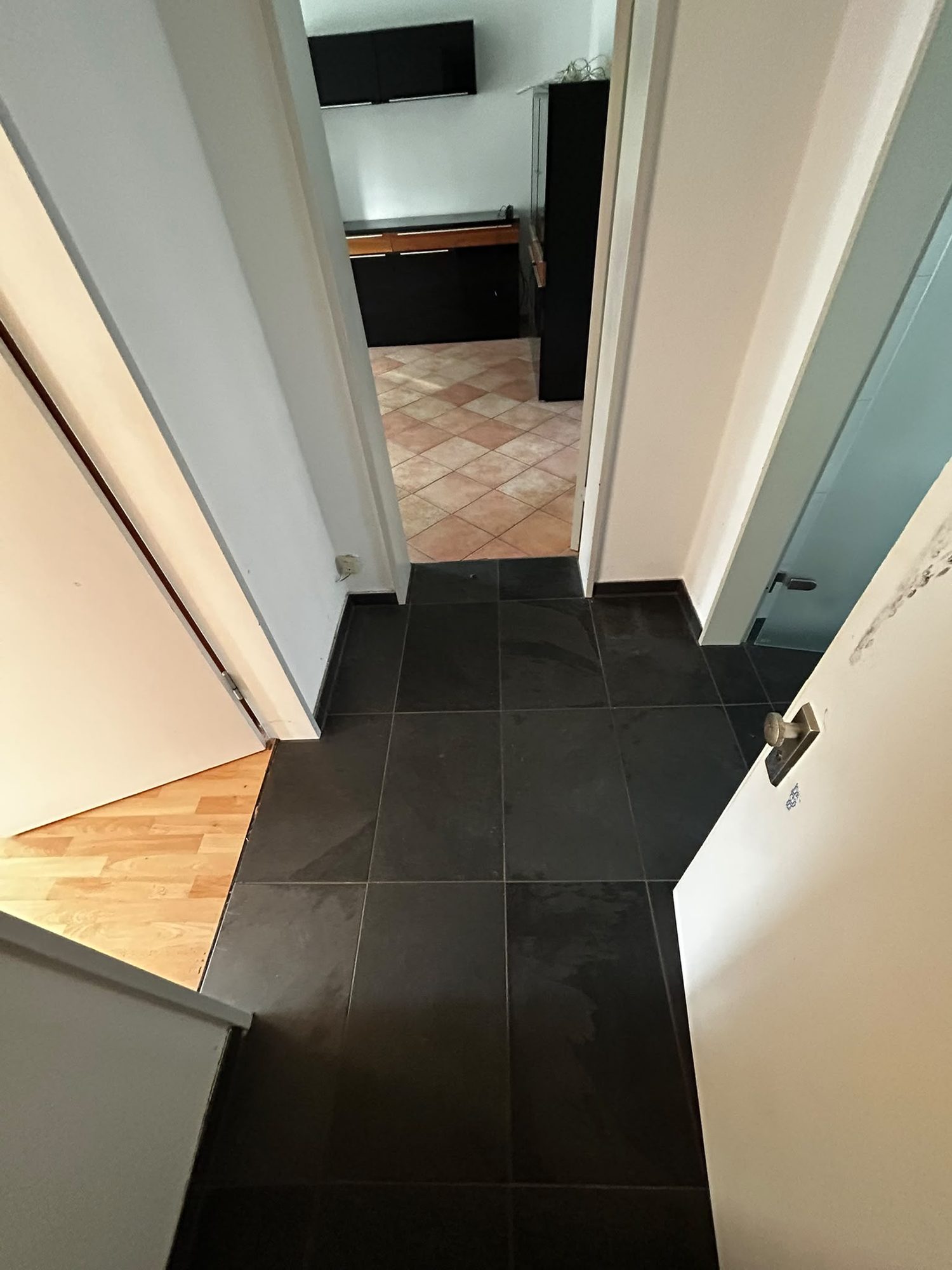 Wohnung in Düsseldorf-Hellerhof nach der Entrümpelung, besenrein übergeben (Bild 9)