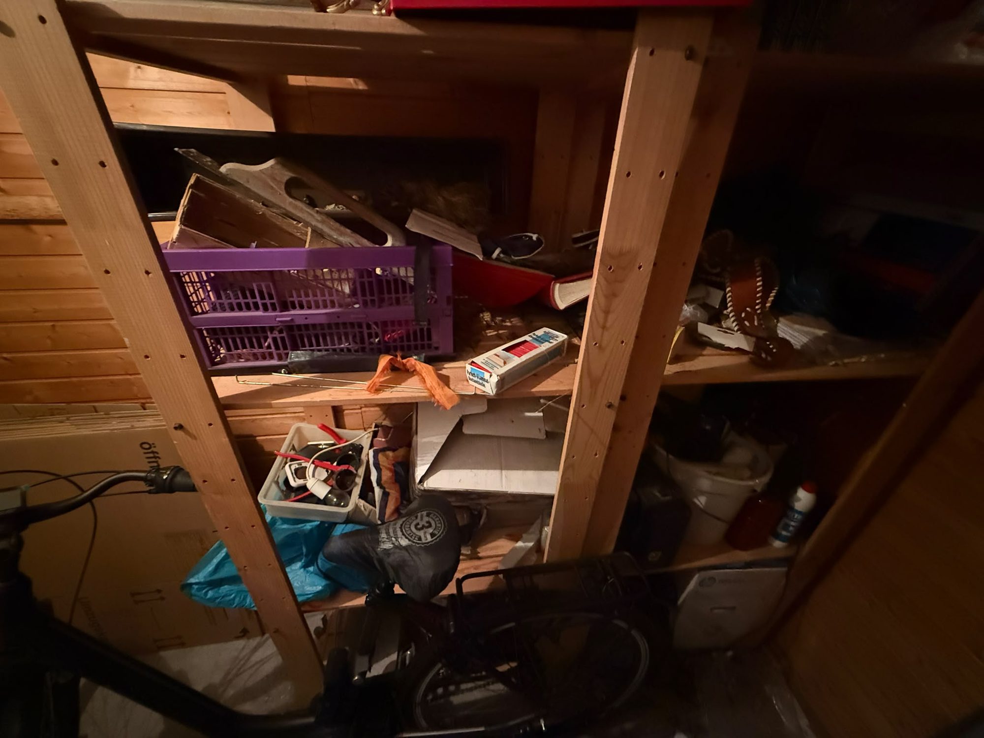 Wohnung in Düsseldorf-Hellerhof vor der Entrümpelung (Bild 6)