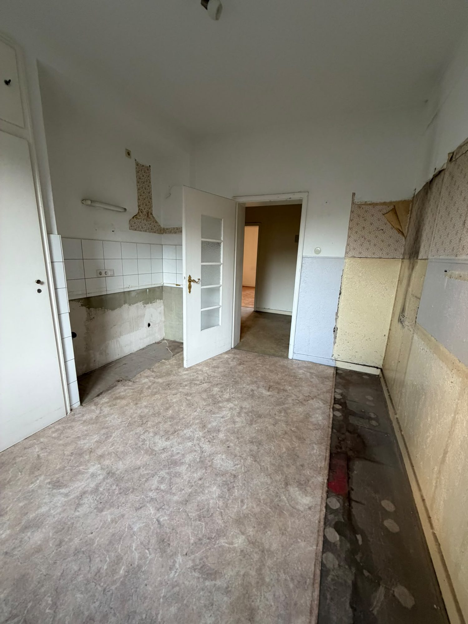 Wohnung in Düsseldorf-Kalkum nach der Entrümpelung, besenrein übergeben (Bild 1)
