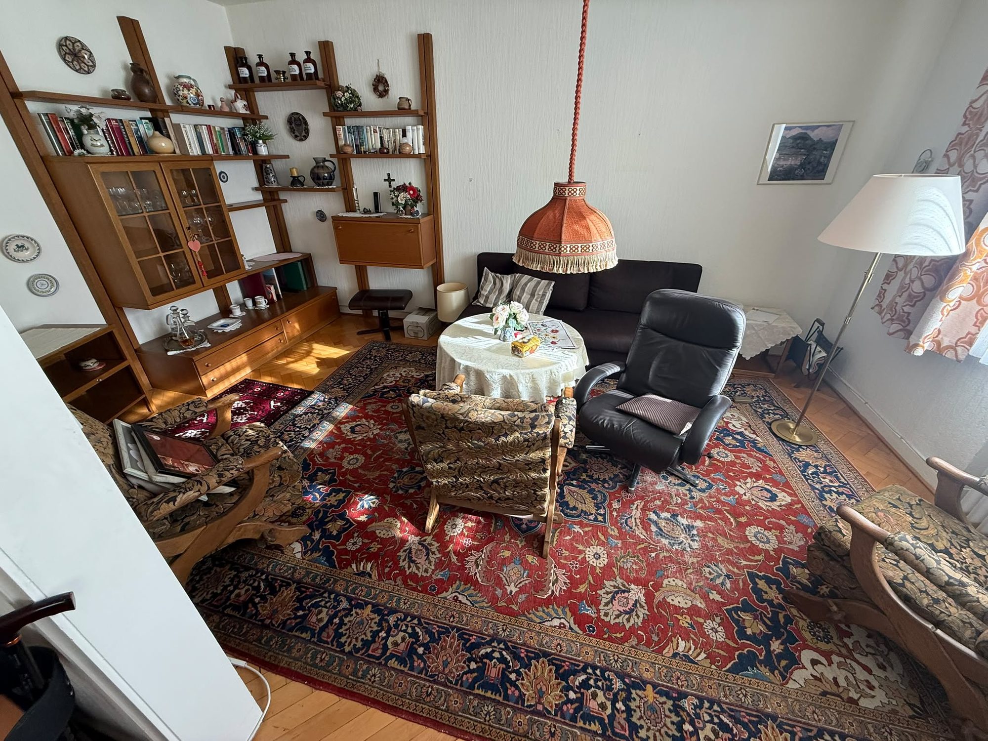 Wohnung in Düsseldorf-Kalkum vor der Entrümpelung (Bild 1)