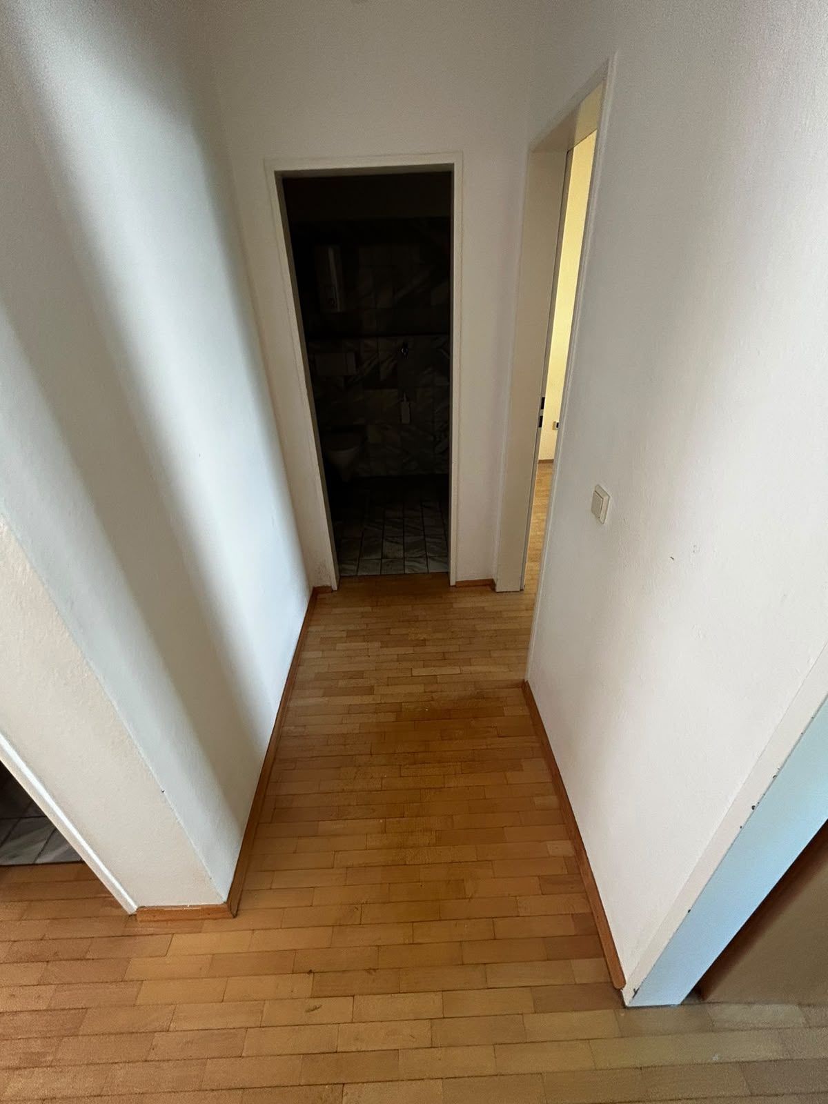 Wohnung in Düsseldorf-Rath nach der Entrümpelung, besenrein übergeben (Bild 2)