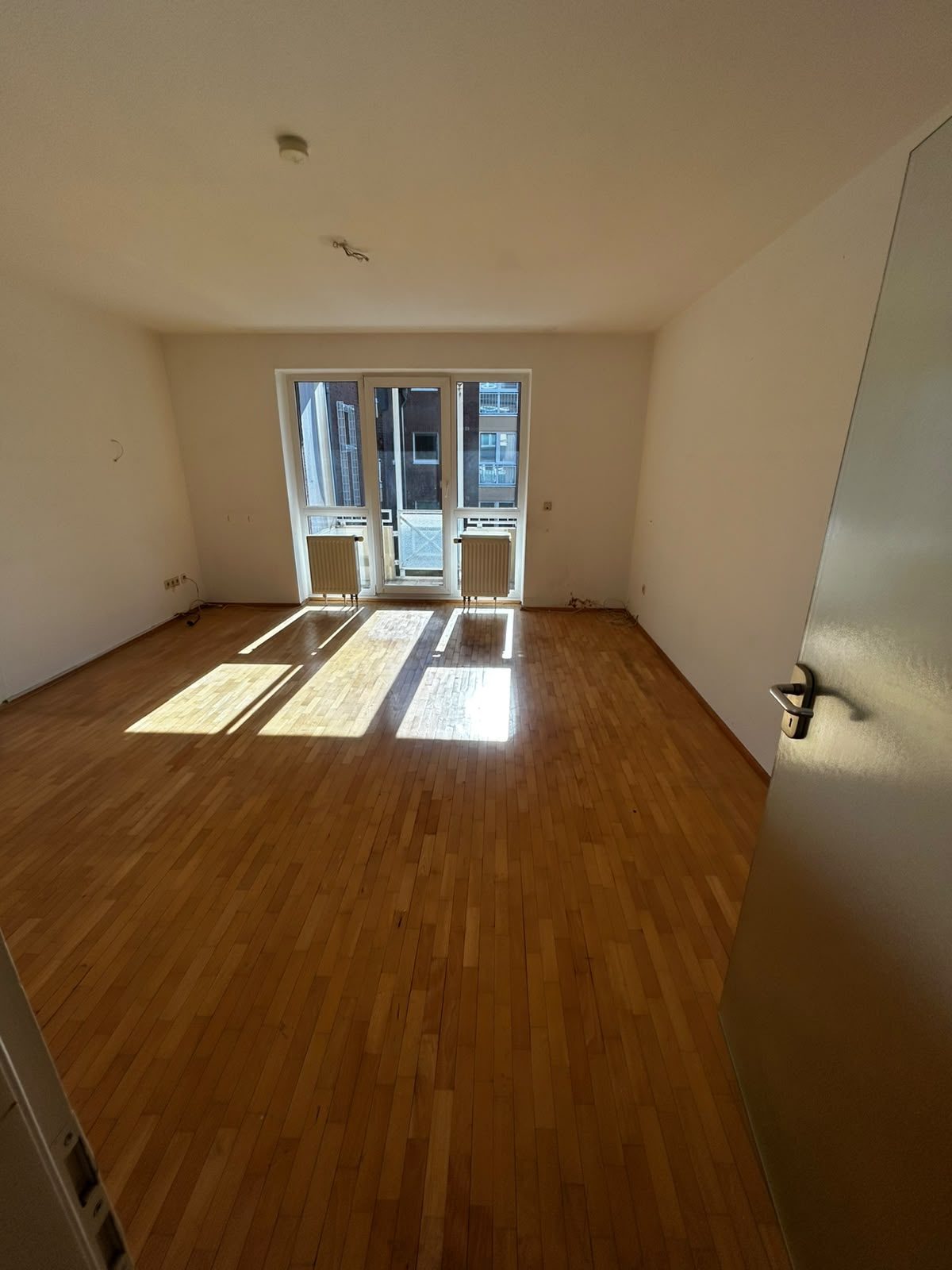 Wohnung in Düsseldorf-Rath nach der Entrümpelung, besenrein übergeben (Bild 9)