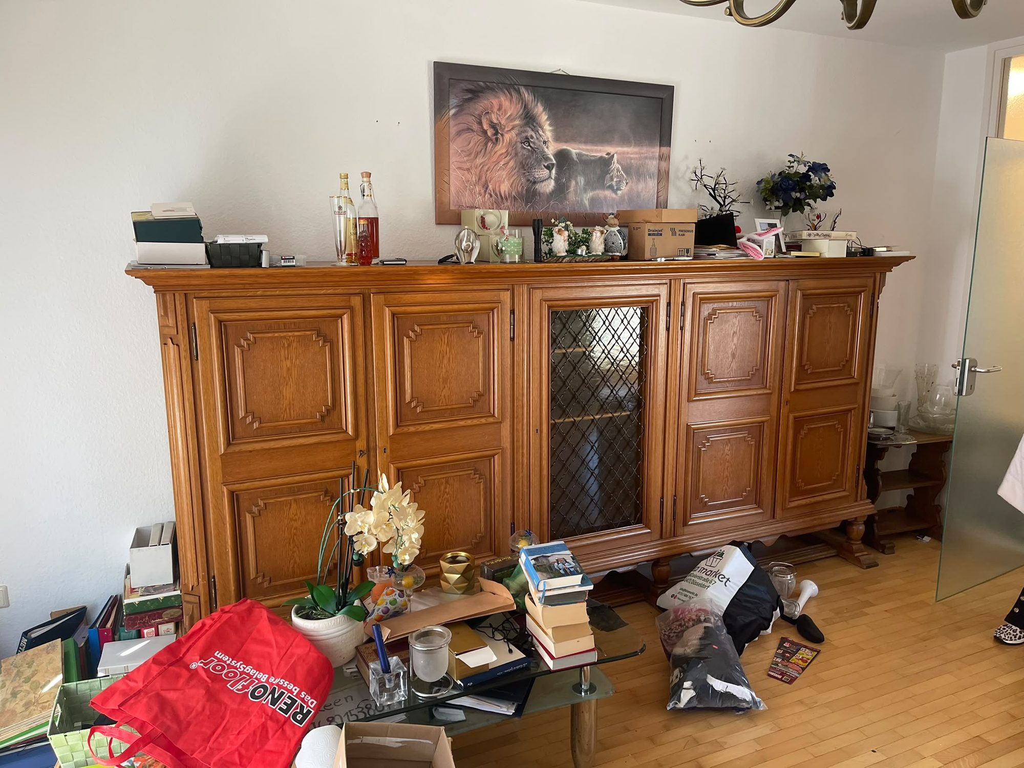 Wohnung in Düsseldorf-Rath vor der Entrümpelung (Bild 1)