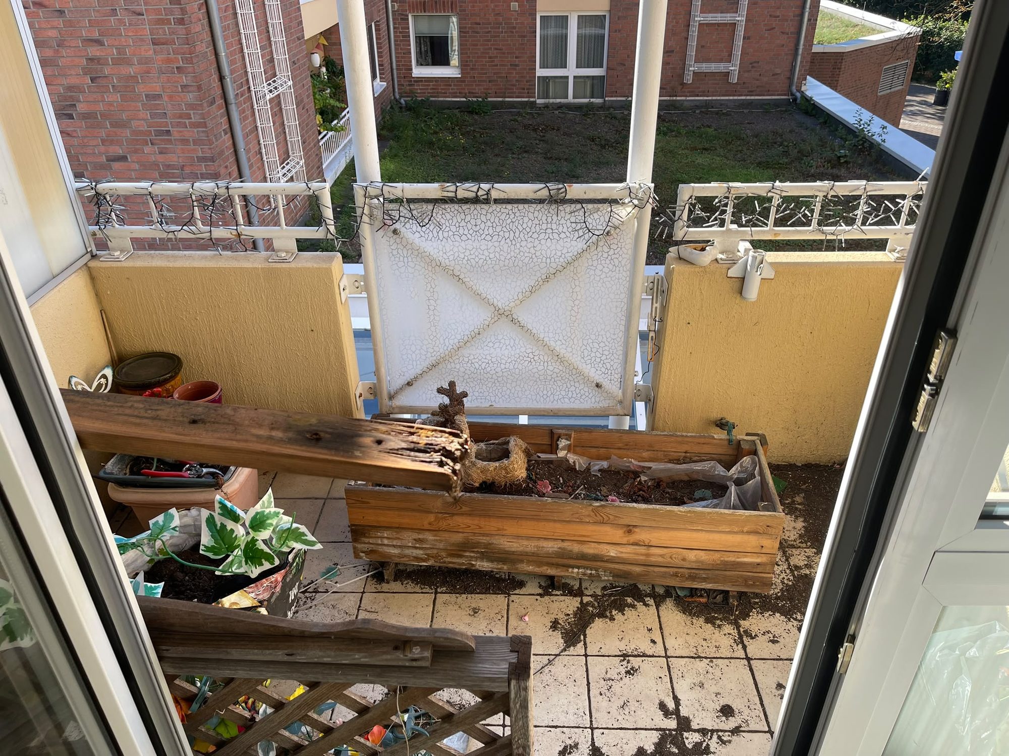 Wohnung in Düsseldorf-Rath vor der Entrümpelung (Bild 10)