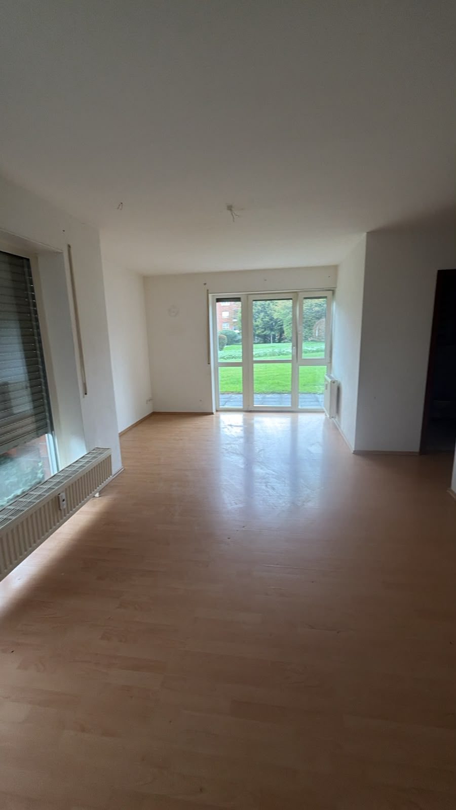 Wohnung in Neuss-Reuschenberg nach der Entrümpelung, besenrein übergeben (Bild 1)
