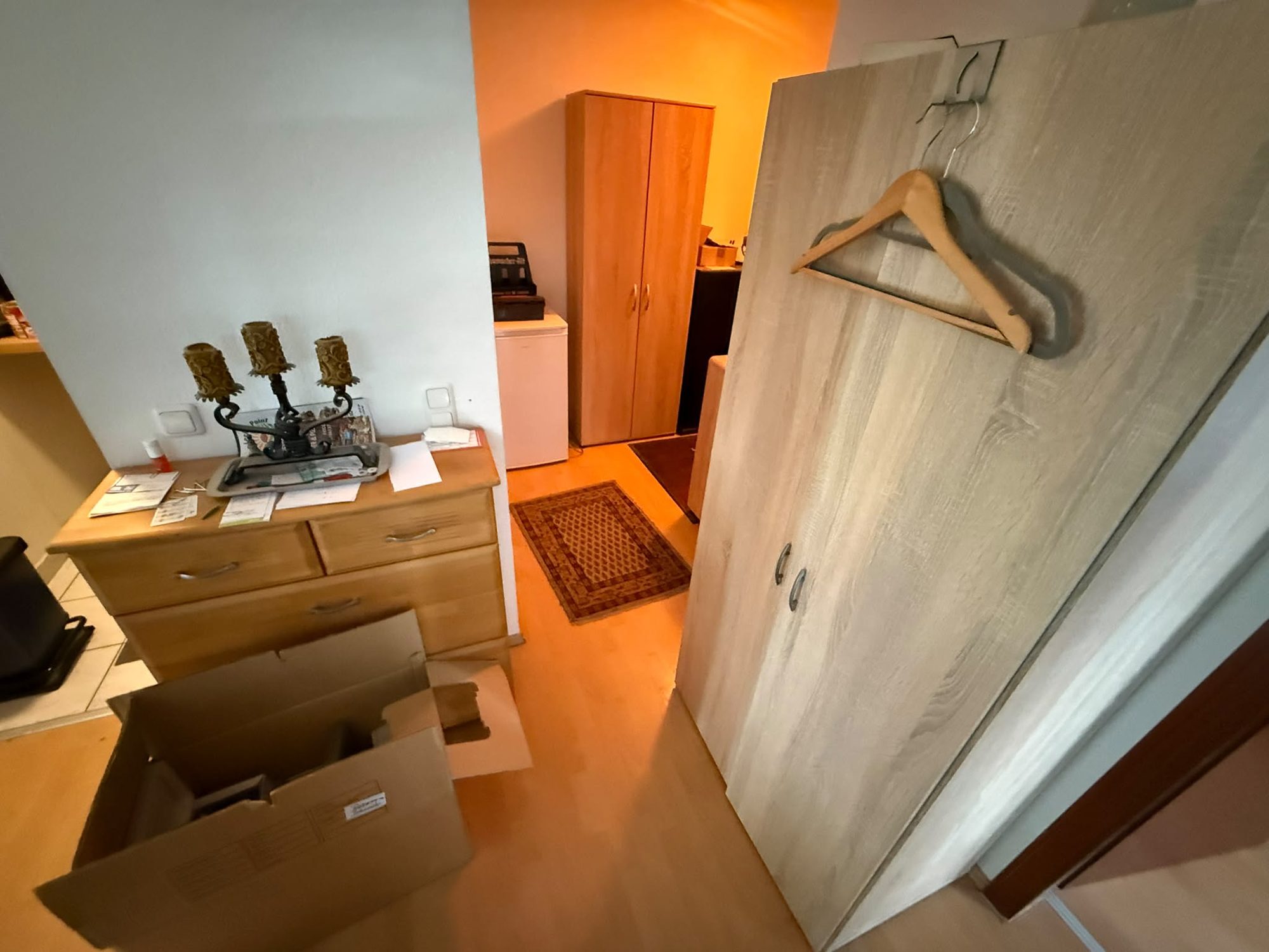 Wohnung in Neuss-Reuschenberg vor der Entrümpelung (Bild 2)